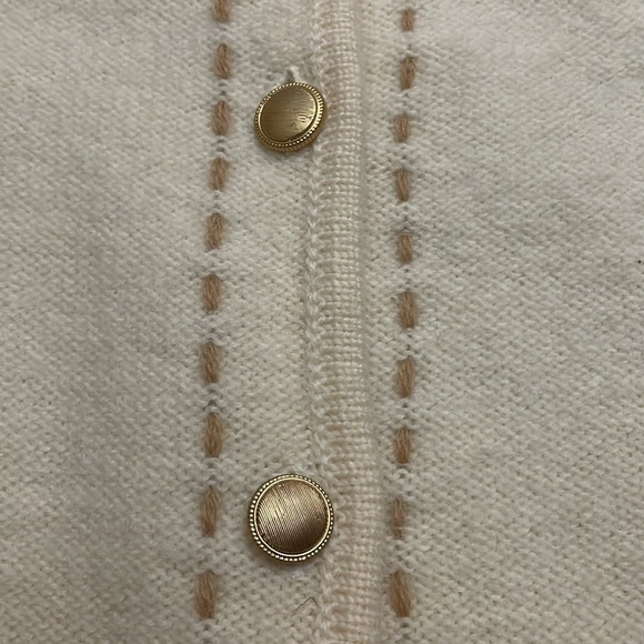 Karen Scott 100% wool cardigan sweater Cream Gold tone buttons Size M Classy - Picture 4 of 11